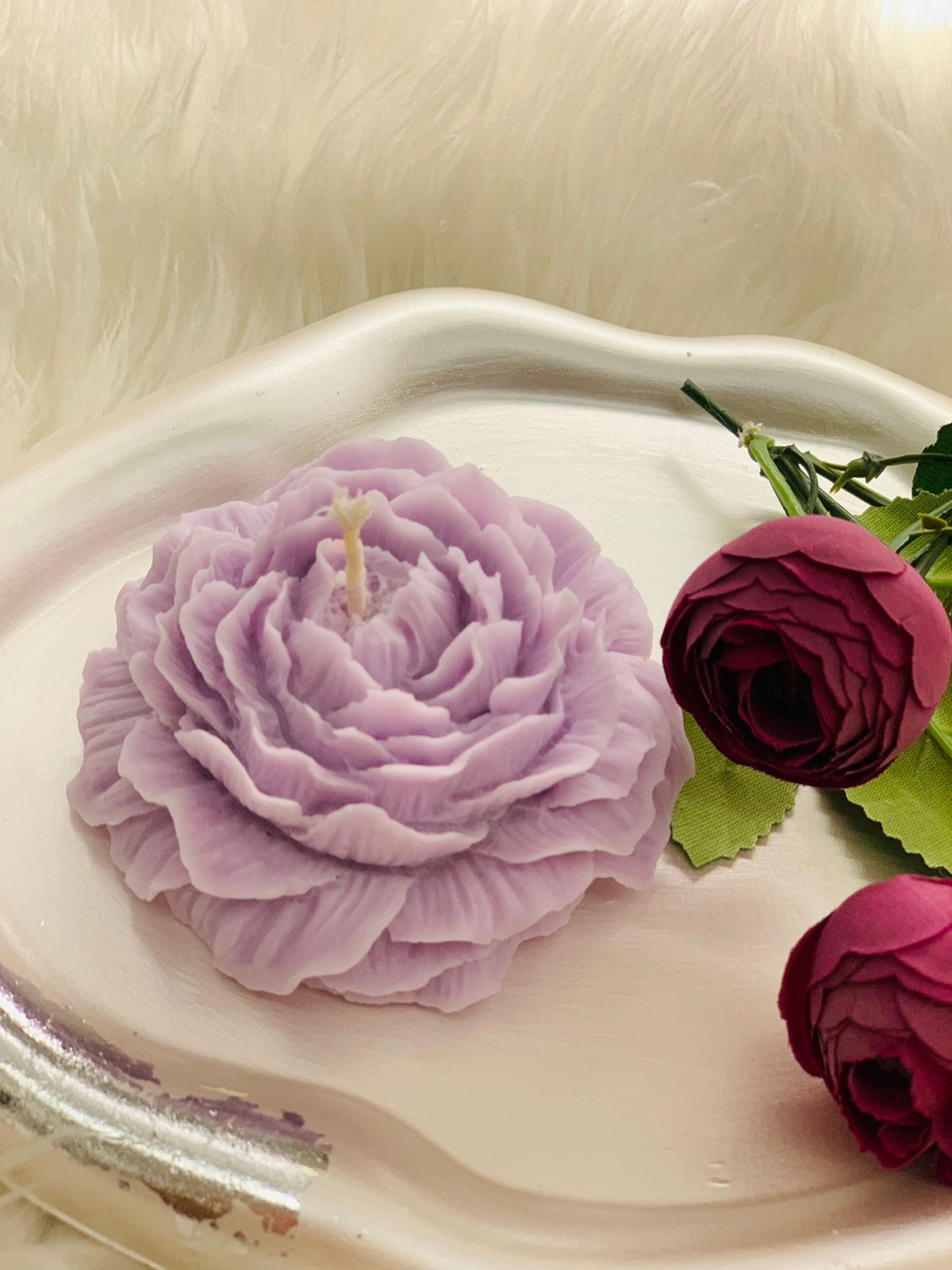 شمعة على شكل وردة معطرة