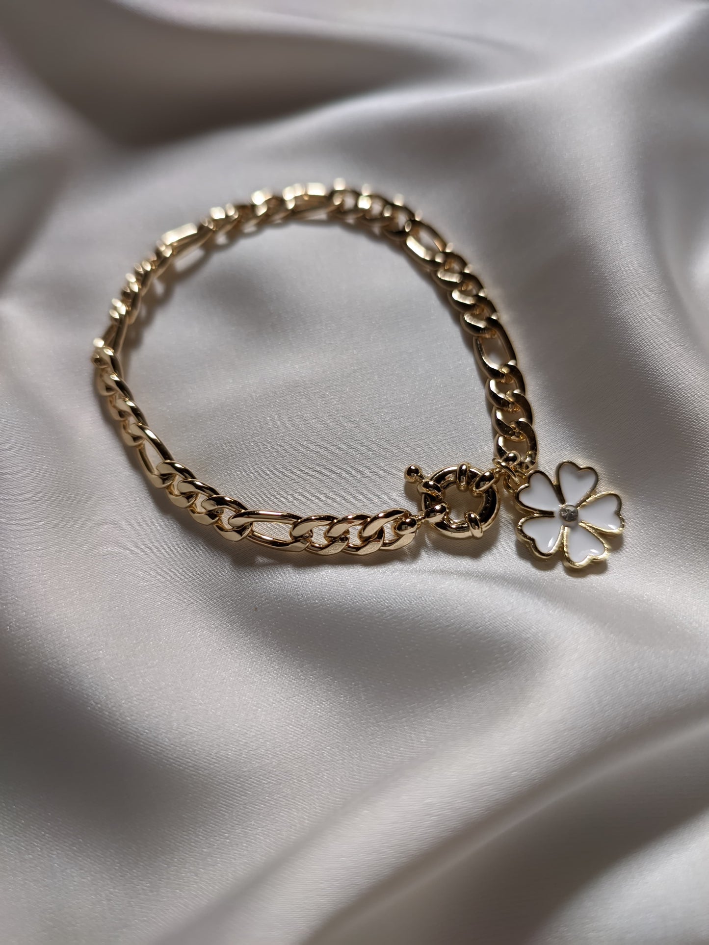 Gourmet Bracelet with a Soft Flower