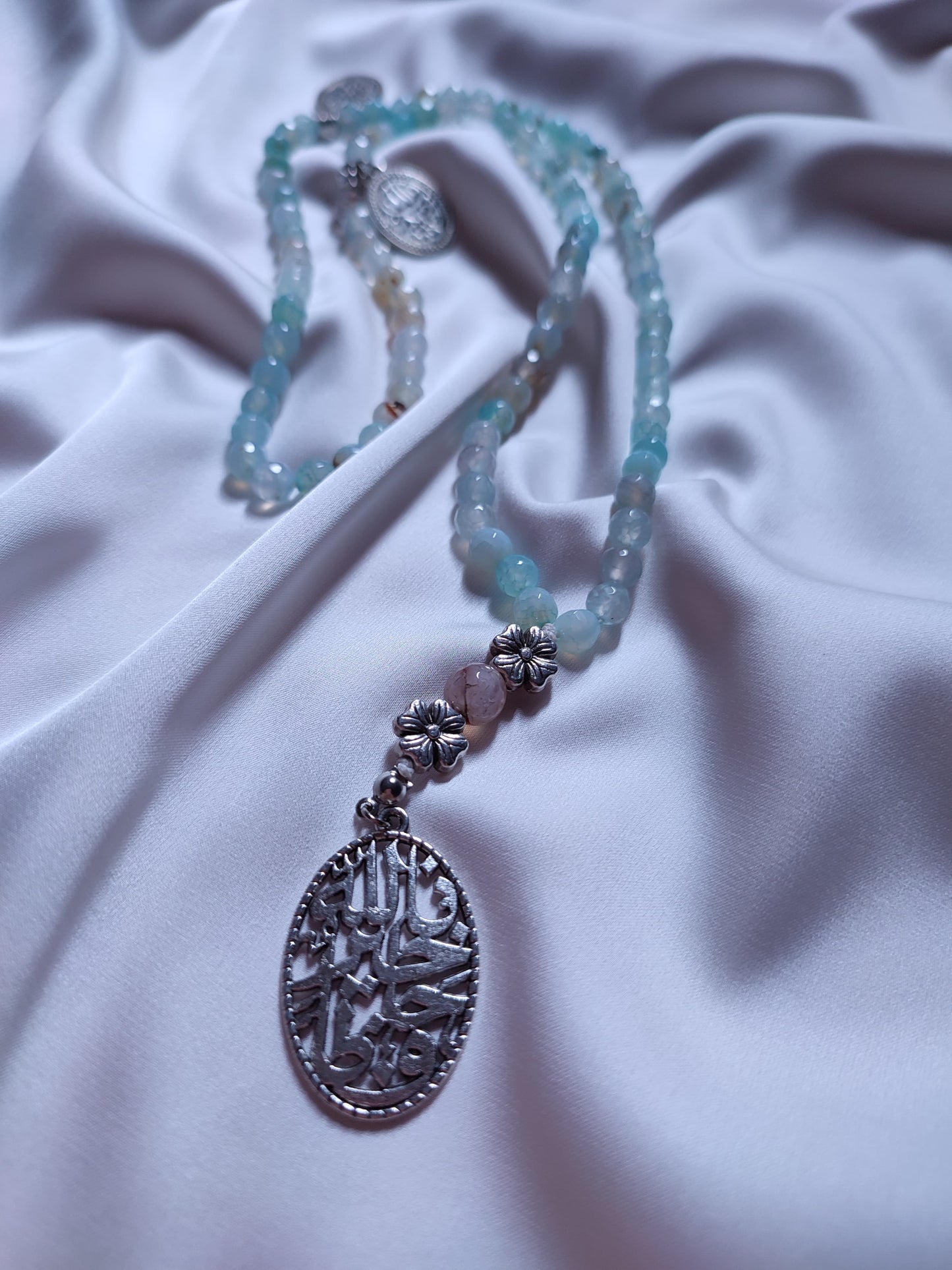 سبحة من العقيق مع دلايات و فواصل