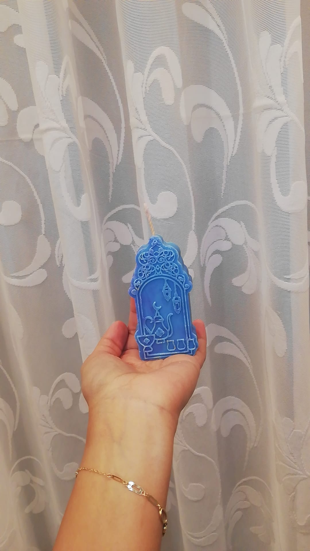 شمعة برائحة العود لأجواء رمضانية